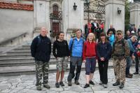 Pośwętne, parking obok bazyliki, sobota godzina 7 rano 