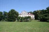 by po kilku godzinach dotrzeć do Pałacu Raczyńskich 