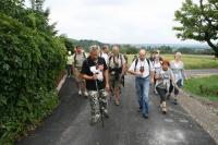 a my jak burza przechodzimy przez wieś Karniowice 