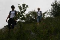 śliska ubita ziemia 