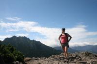 Ze szczytu Małego Rozsutca roztacza się widok na sąsiedni wyższy Wielki Rozsutec (widoczy w tle).