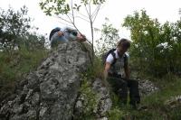 oraz kamienie, zroszone deszczem poprzedniego dnia   