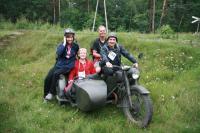 21 km, na kolejnym punkcie kontrolnym witają nas miłośnicy starych motocykli 