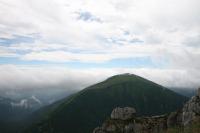 Stoh (1607,4 m n.p.m.) widziany ze szlaku na Wielki Rozsutec. 